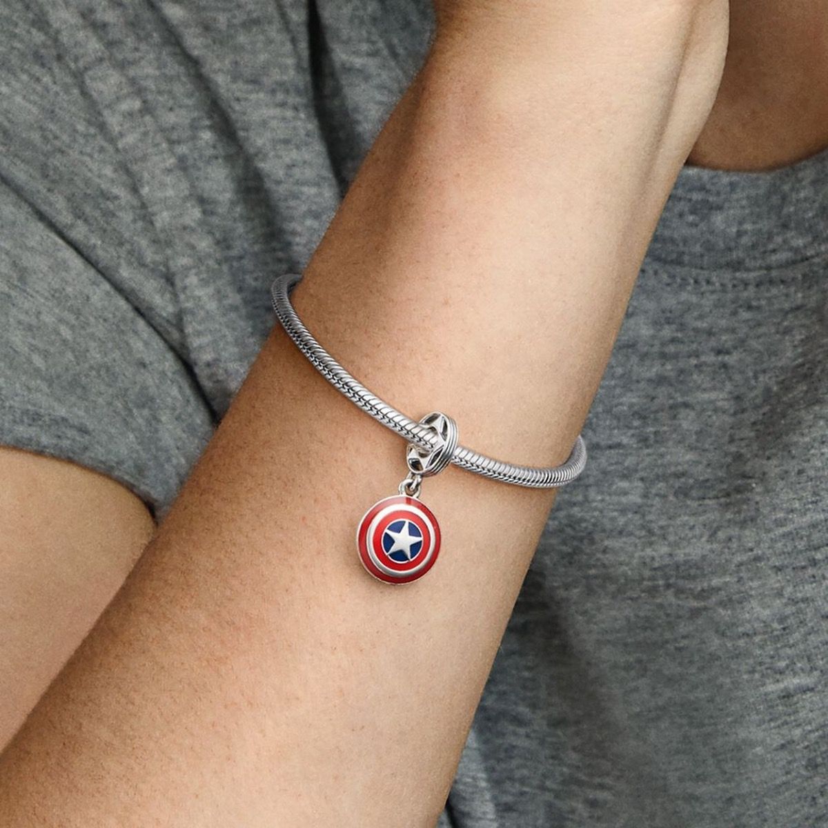 Pandora Marvel The Avengers Captain America Schild Hangende Bedel 790780C01