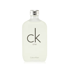 Une eau de toilette en spray pour femme et homme de CK