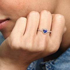 Bague coeur en relief bleu vif